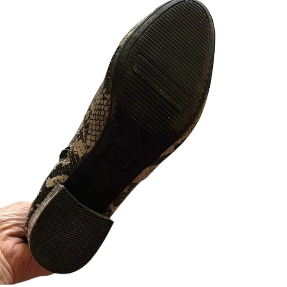 Time And Tru Reptile Look Tan & Brown Size Zip Booties